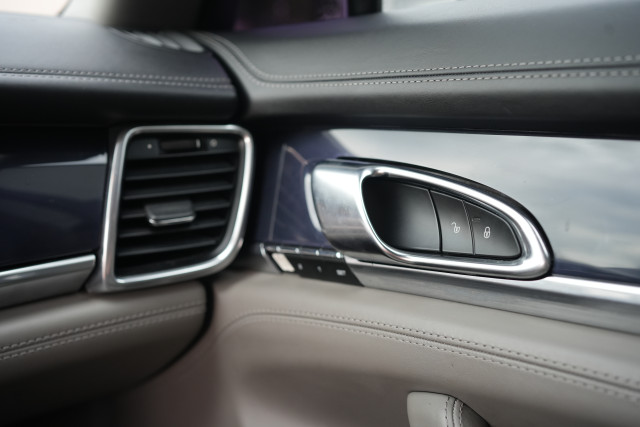 Porsche Panamera 4.8 V8 — zdjęcie 25